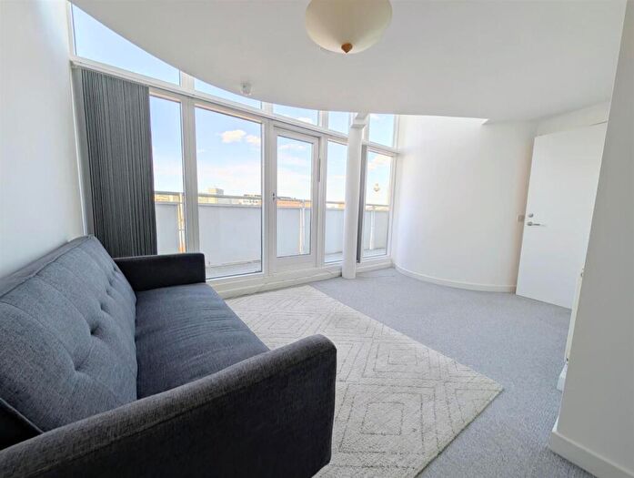 2 Bedroom Penthouse To Rent In Royal Quay, Liverpool, L3