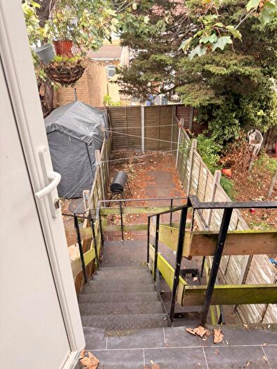 2 Bedroom Flat To Rent In Charlemont Road, Eastham, E6