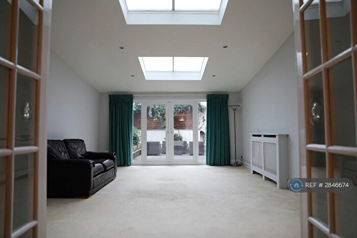 2 Bedroom Flat To Rent In Clifton Park, Bristol, BS8