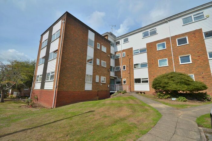 2 Bedroom Flat To Rent In Maplin Close, Winchmore Hill, N21
