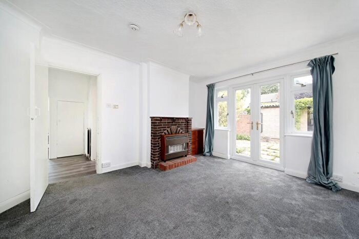 3 Bedroom Detached House To Rent In Queens Road, Mortlake, SW14