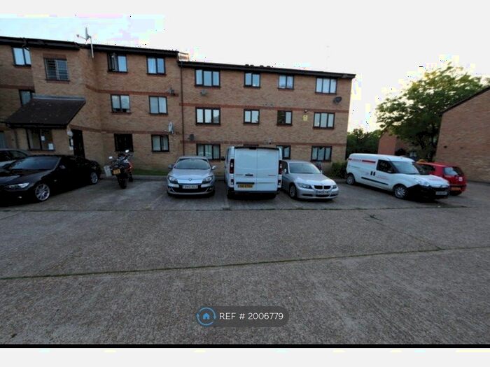 2 Bedroom Flat To Rent In Chadwell Heath, London, RM6