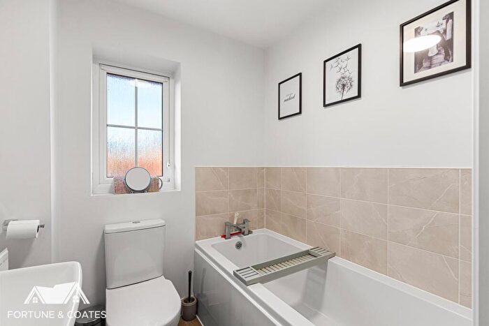 2 Bedroom Coach House For Sale In Fieldfare Way, Harlow, CM17