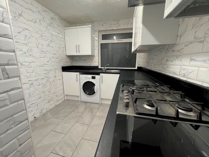 2 Bedroom Flat To Rent In Charterhouse Avenue, Wembley, HA0