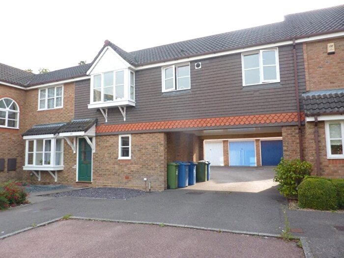 2 Bedroom Flat For Sale In Woodhouse Street, Binfield, Bracknell, Berkshire, RG42