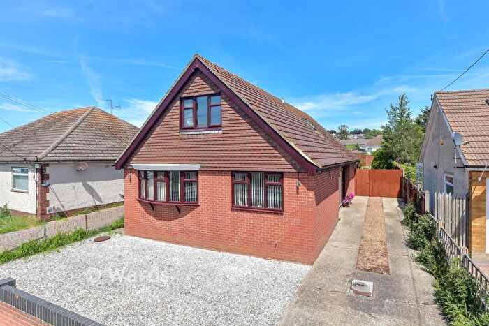 4 Bedroom Chalet For Sale In Drake Avenue, Minster On Sea, Sheerness, Kent, ME12