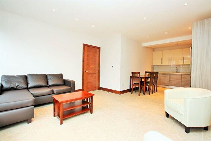 3 Bedroom Flat To Rent In Brent Street, Hendon, NW4