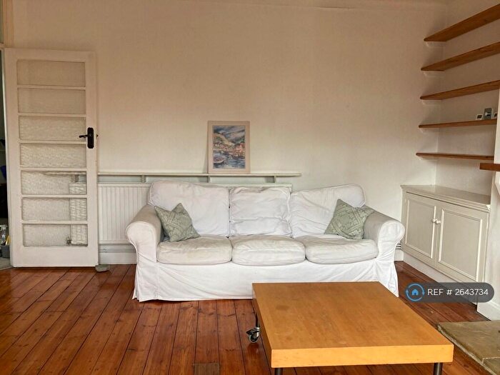 3 Bedroom Flat To Rent In Clissold Court, London, N4