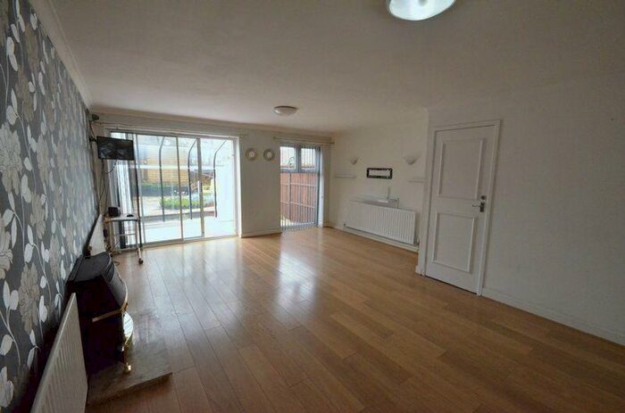 3 Bedroom Semi-Detached House To Rent In Delph Lane, Blackburn, BB1