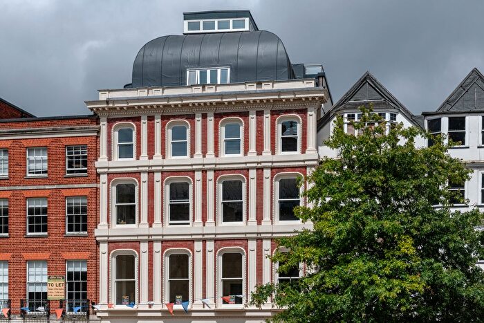 2 Bedroom Flat To Rent In Cathedral Yard, Exeter, EX1