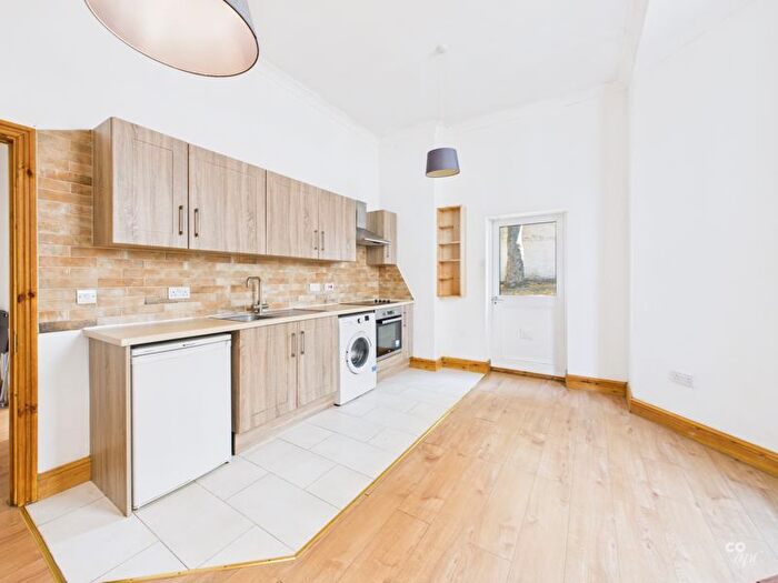 3 Bedroom Flat To Rent In Wellington Road, Brighton, BN2
