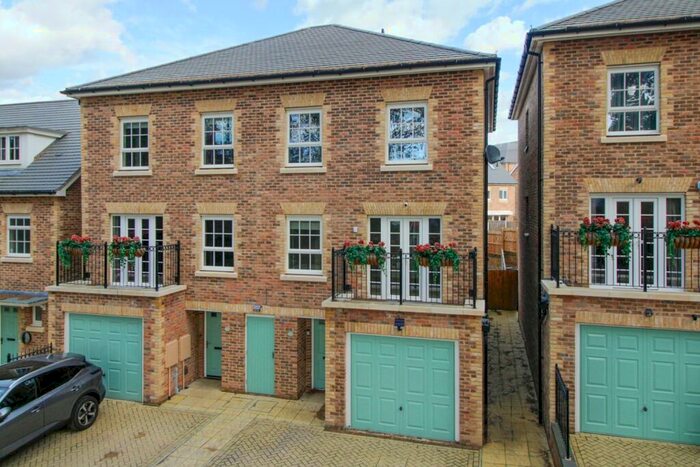 4 Bedroom Semi-Detached House To Rent In Balston Road, Maidstone, ME14