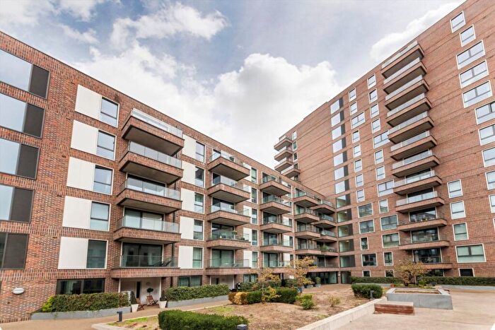 2 Bedroom Flat To Rent In Agnes George Walk, Pontoon Docks, E16