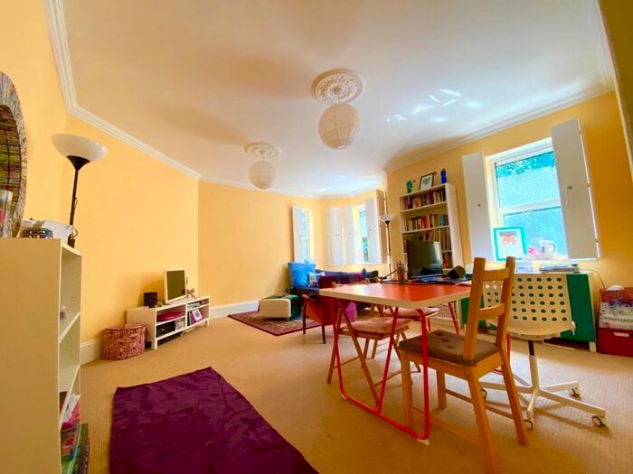 2 Bedroom Flat To Rent In Brenthouse Road, London, E9
