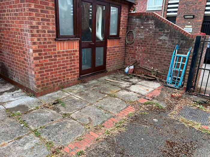 3 Bedroom End Of Terrace House To Rent In Bennetts Castle Lane, Dagenham, RM8