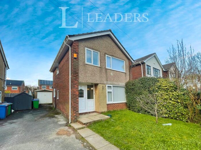 3 Bedroom Detached House To Rent In Eafield Avenue, Milnrow, Rochdale, OL16