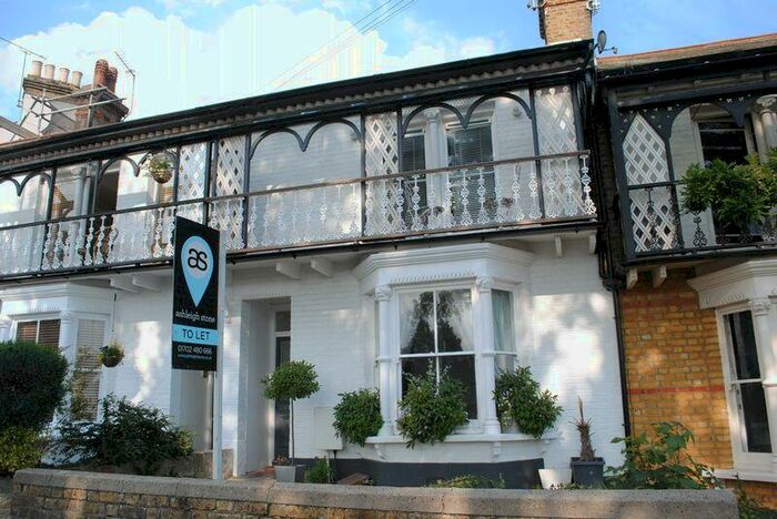 2 Bedroom Flat To Rent In Leigh Hill, Leigh-On-Sea, SS9