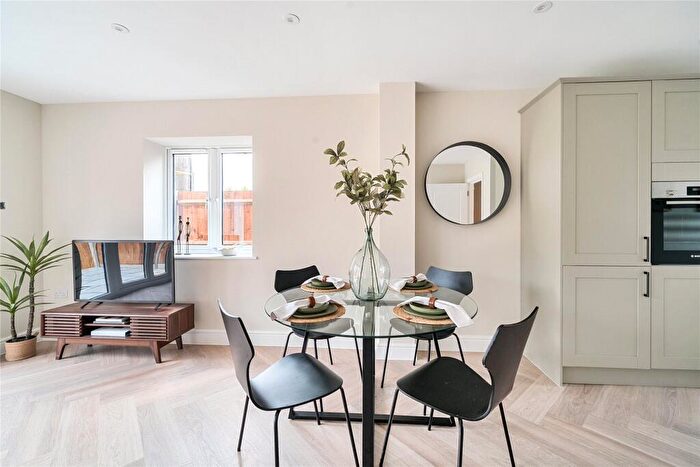 3 Bedroom Semi Detached House For Sale In Park Road, Farnborough, Hampshire, GU14