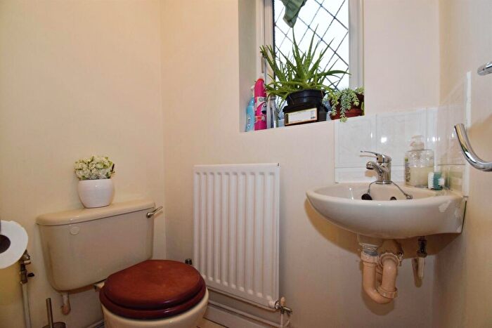 4 Bedroom Detached House For Sale In Poachers Place, Oadby, Leicester, LE2