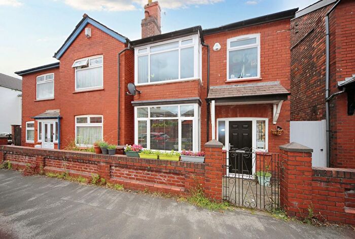 3 Bedroom Semi-Detached House For Sale In Dicconson Street, Wigan, WN1