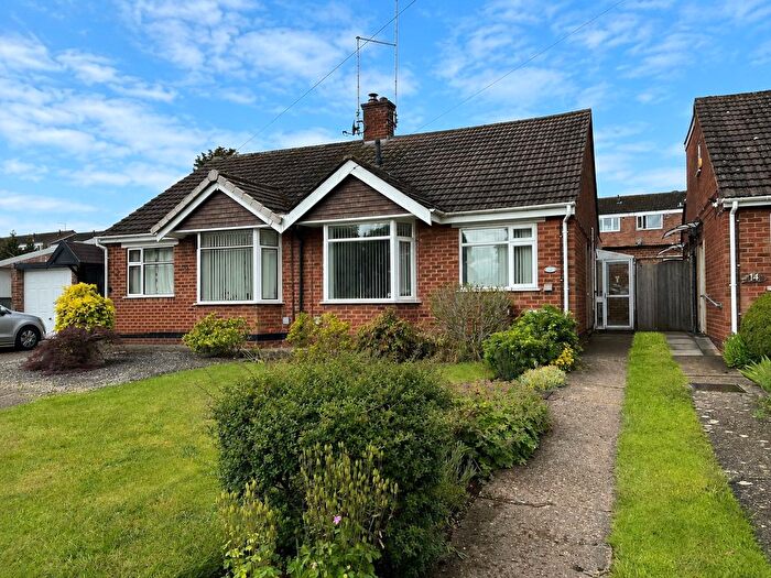 2 Bedroom Bungalow For Sale In Mayfield Drive, Daventry, Northamptonshire, NN11