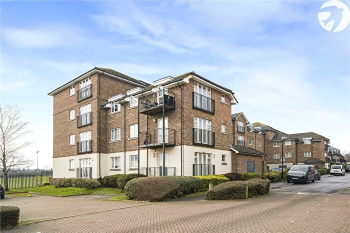 2 Bedroom Flat For Sale In Baker Crescent, Dartford, Kent, DA1
