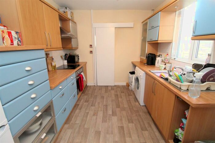3 Bedroom Property To Rent In Dogfield Street, Cathays, Cardiff, CF24
