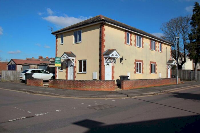 1 Bedroom Flat To Rent In May Close, SN2