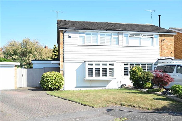 3 Bedroom Semi-Detached House For Sale In The Westerings, Chelmsford, CM2