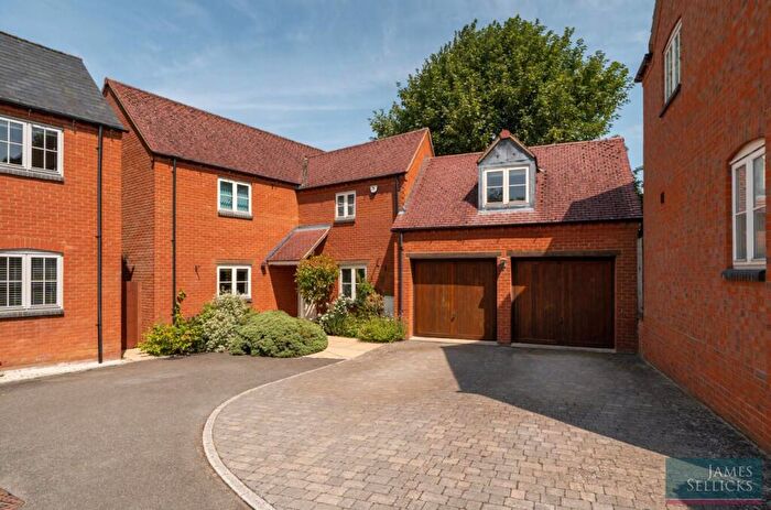 4 Bedroom Detached House For Sale In Ivydene Court, Naseby, Northamptonshire, NN6