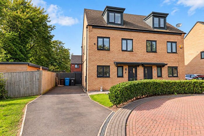 3 Bedroom Town House For Sale In Kedrum Road, Hull, HU9