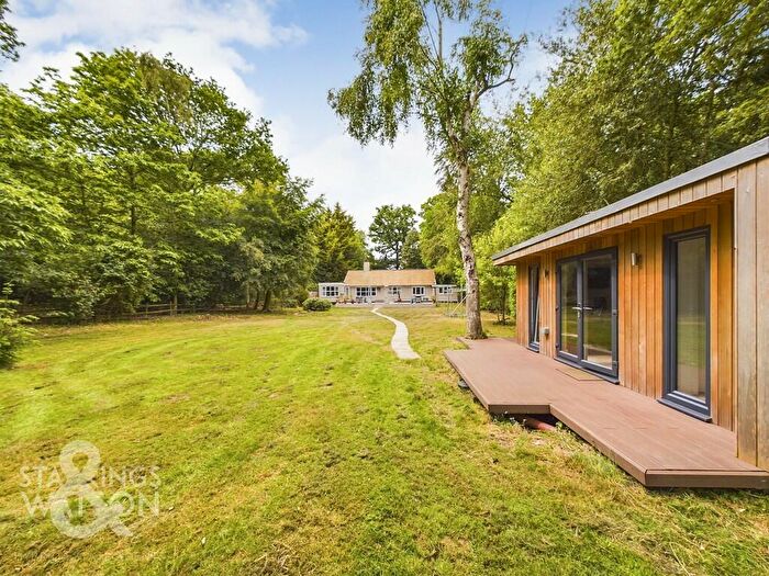 4 Bedroom Detached Bungalow For Sale In Yarmouth Road, Broome, Bungay, NR35