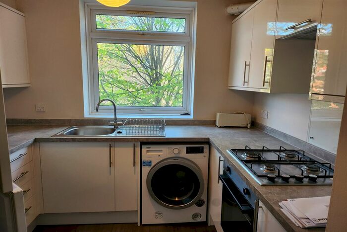 2 Bedroom Flat To Rent In Putney Heath Lane, London, SW15
