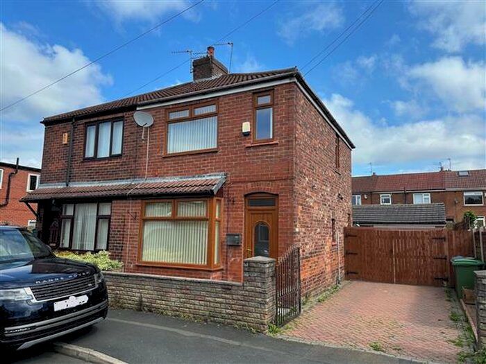 2 Bedroom Semi-Detached House To Rent In Farm Street, Oldham, M35