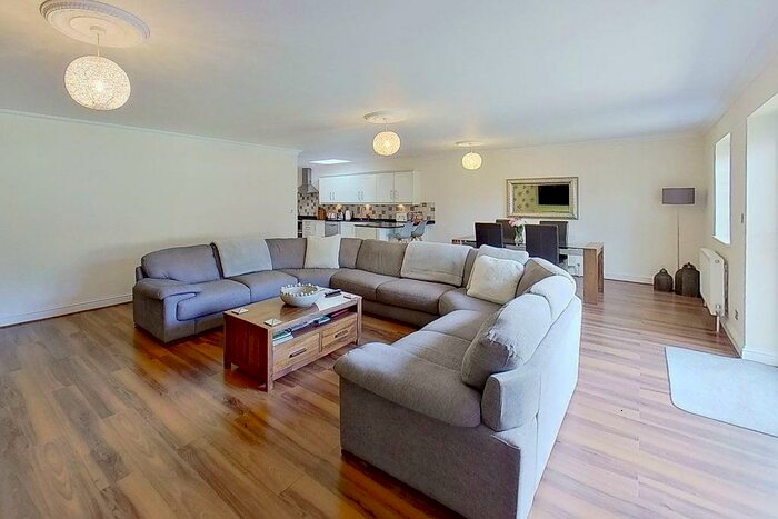 3 Bedroom Ground Flat For Sale In Brook Lane, Herne Bay, CT6