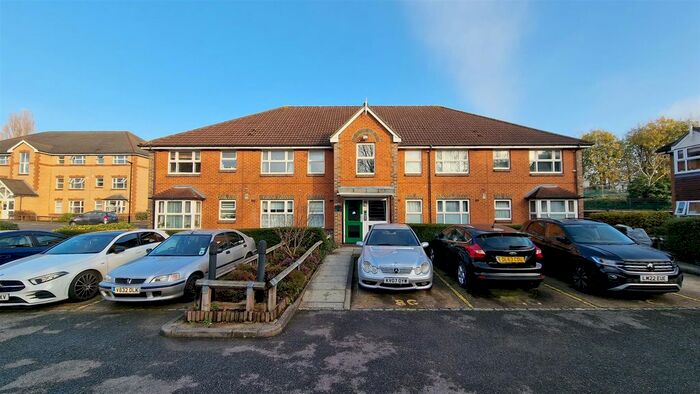 2 Bedroom Flat To Rent In Clover House, Taylor Close, Hounslow, TW3