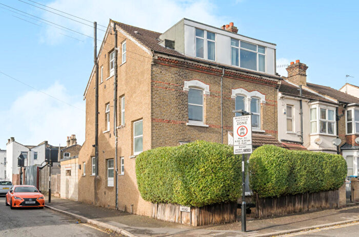 1 Bedroom Apartment For Sale In Birchanger Road, London, SE25