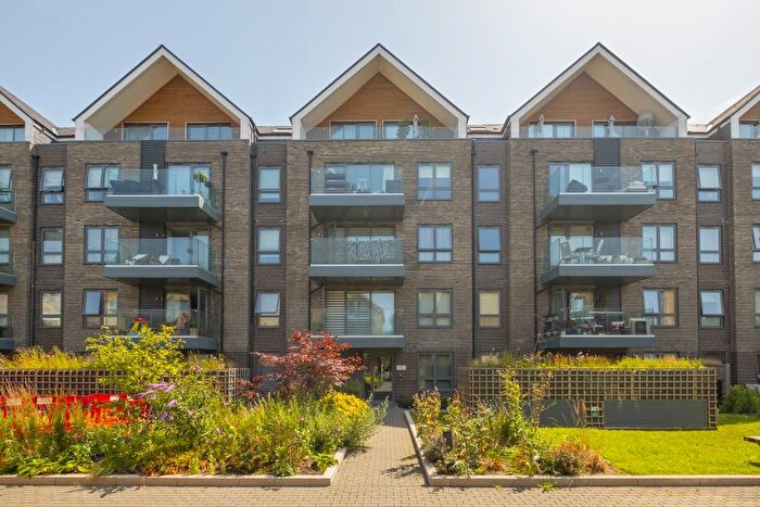 1 Bedroom Flat To Rent In Antoinette Close, Kingston Upon Thames, KT1