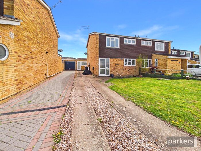 3 Bedroom Semi Detached House For Sale In Colemans Moor Road, Woodley, Reading, Berkshire, RG5