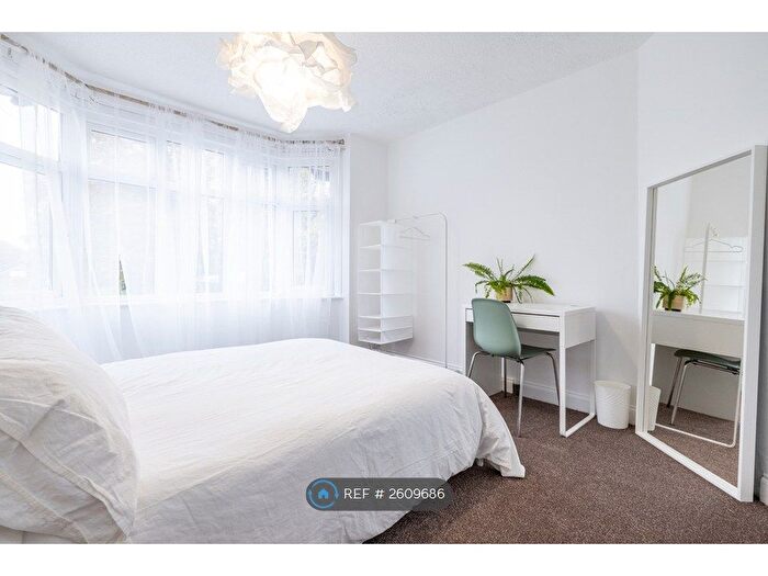 3 Bedroom Terraced House To Rent In Havelock Road, Luton, LU2