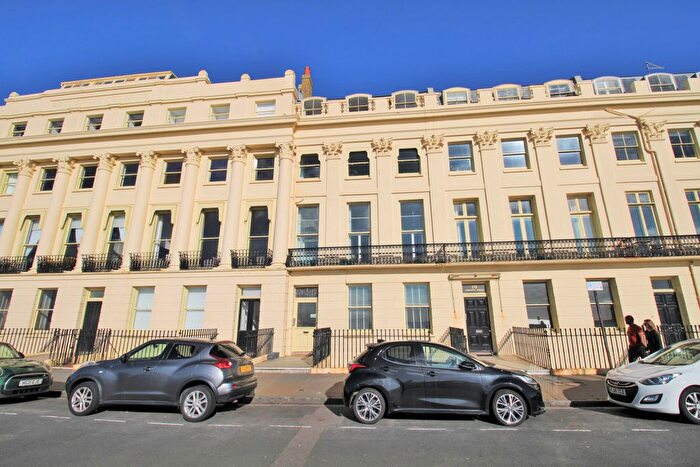 2 Bedroom Flat For Sale In Brunswick Terrace, Hove, BN3