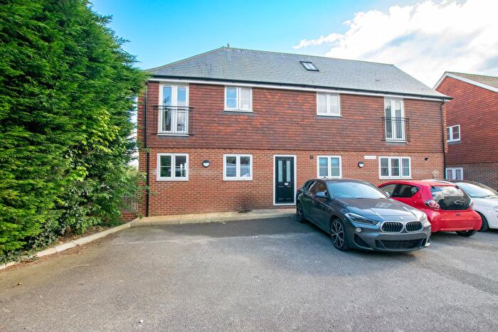 2 Bedroom Flat To Rent In Hempstead Road, Uckfield, TN22