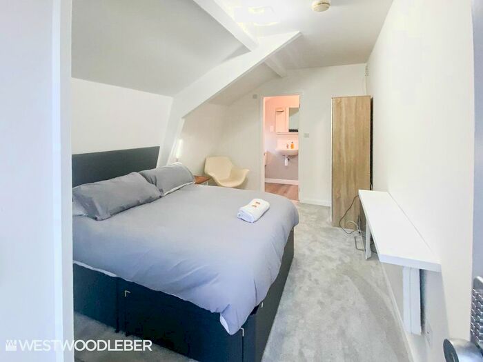 1 Bedroom Barn Conversion To Rent In Goose Green, Hoddesdon, EN11