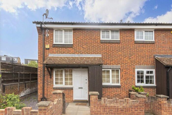 1 Bedroom Semi-Detached House To Rent In Cromwell Close, London, W3