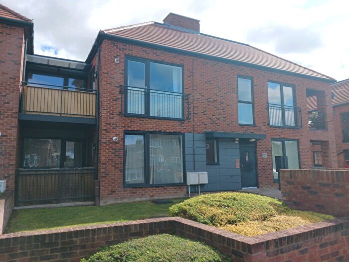 2 Bedroom Flat To Rent In Woodfield Park Road, Emsworth, PO10