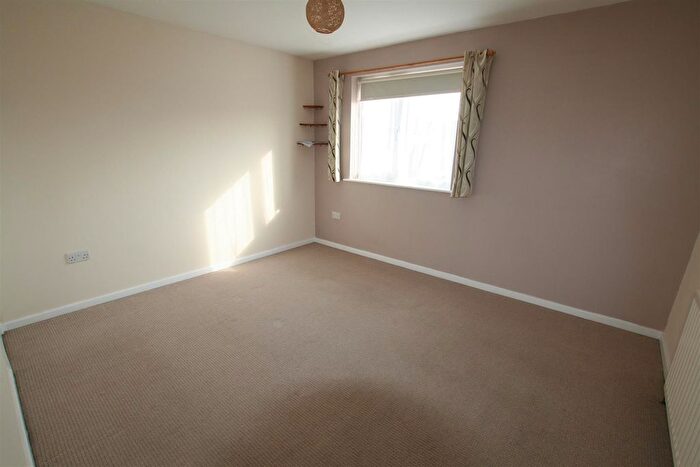 2 Bedroom End Of Terrace House To Rent In Thistle Close, Worcester, WR5