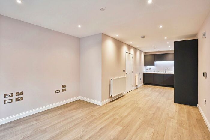 1 Bedroom Flat For Sale In Earlham Grove, London, E7