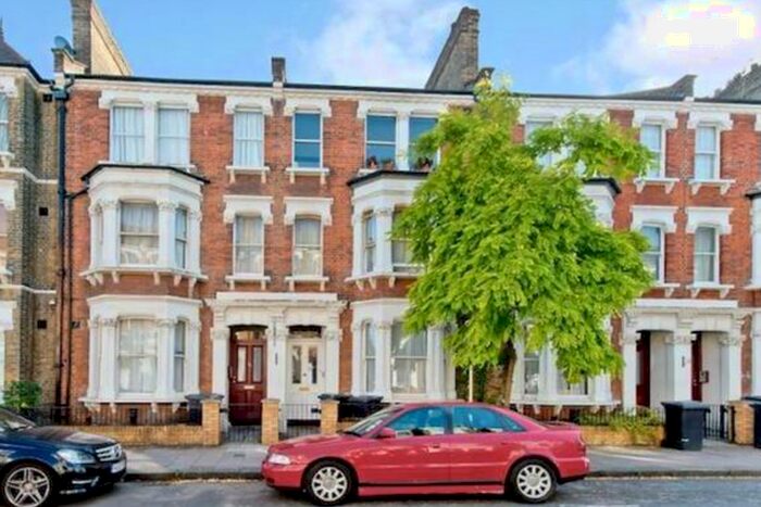 2 Bedroom Flat To Rent In Brook Drive, Kennington, SE11