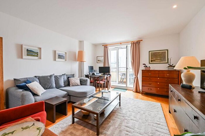 2 Bedroom Flat For Sale In Berkeley Tower, Westferry Circus, Canary Wharf, London, E14