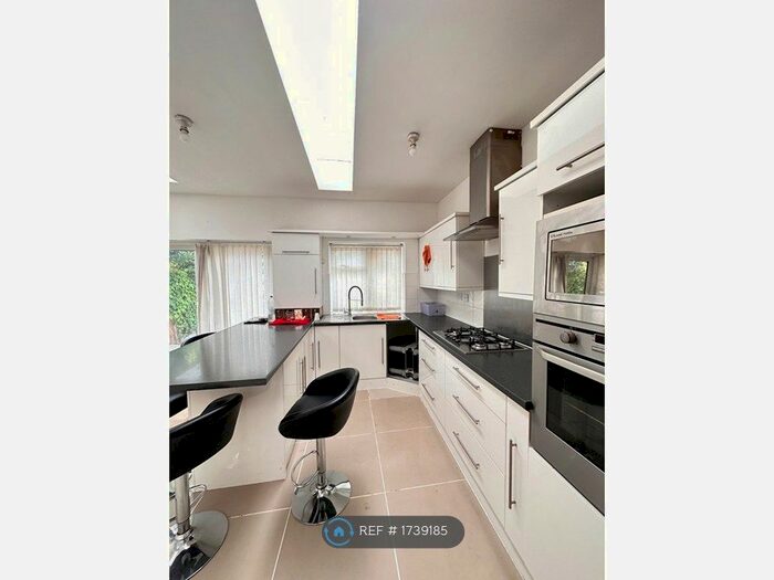 4 Bedroom Semi-Detached House To Rent In Hounslow, Hounslow, TW3